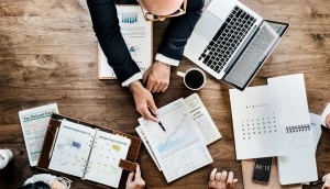 Dotacje i programy na OZE dla firm w Polsce — przewodnik po finansowaniu